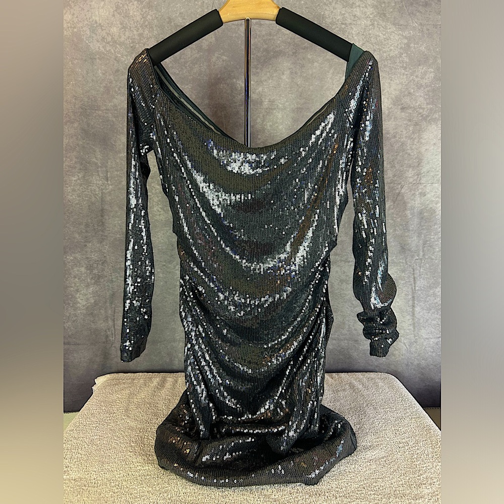 Nicole Miller Off Shoulder Sequin Cocktail Dress
Gunmetal Silver sparkle sequin